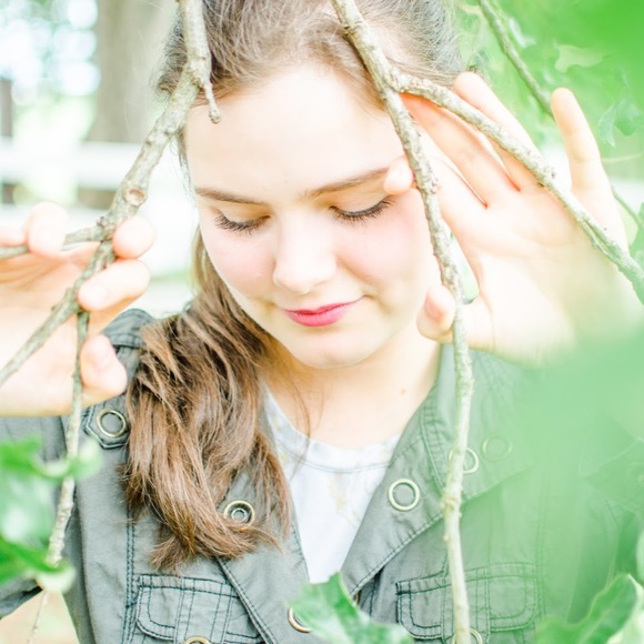 Profile Picture of Emmaline Figura (@faithwraith) on Poshmark
