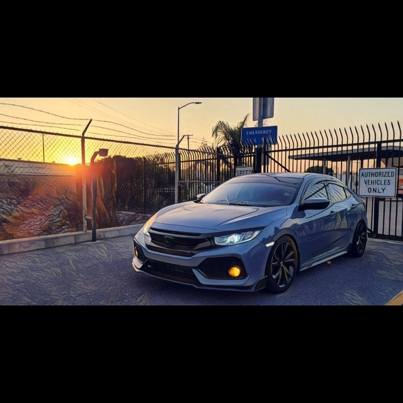 Profile Picture of Manny Roman (@mr2six) on Poshmark