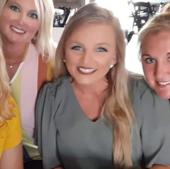 Profile Picture of Ashley Strohl knight (@ashleysknight) on Poshmark