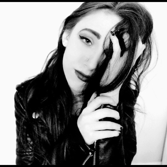 Profile Picture of Claire Kivior (@downwithclaire) on Poshmark