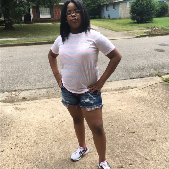 Profile Picture of Moregon M (@kashmoee) on Poshmark