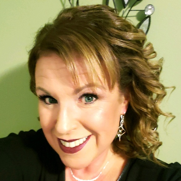 Profile Picture of Tracy Gammon (@tracyg996) on Poshmark