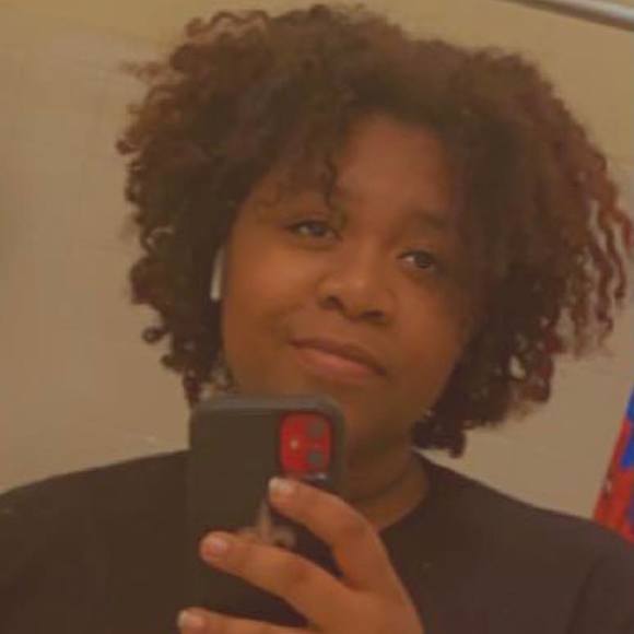 Profile Picture of Kendera Williams (@kendera12) on Poshmark