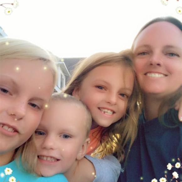 Lisa Stathes - Poshmark Profile Picture of Lisa Stathes (@lisa_s832001) on Poshmark