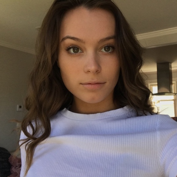 Profile Picture of Katie Carson (@kcarson521) on Poshmark