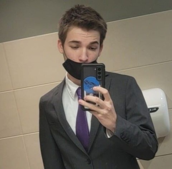 Profile Picture of Alex Bowers (@alex_bowers32) on Poshmark