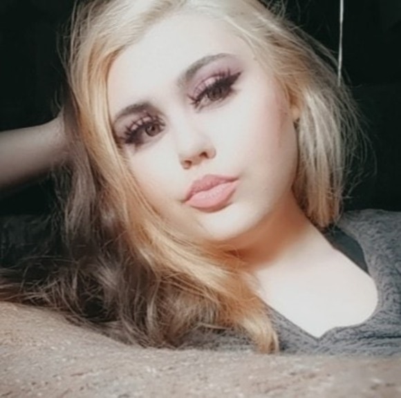 Profile Picture of Chelsea Gageby (@chelseagageby) on Poshmark