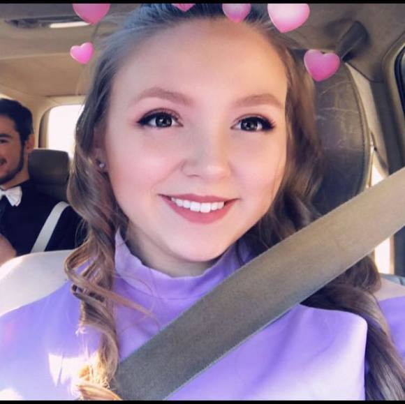 Profile Picture of Calimae Piscopo (@calimae_piscopo) on Poshmark