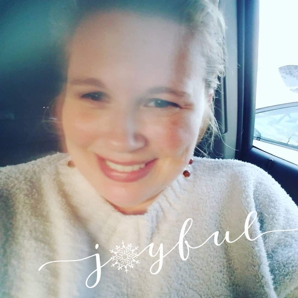 Profile Picture of Jennifer Lakey (@jennlakey) on Poshmark