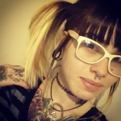 Profile Picture of Cristina Inez (@mother_wolf_) on Twitter