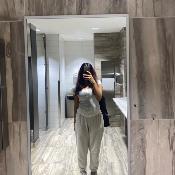 Profile Picture of Gloria Chowdhury (@gloriachy) on Poshmark