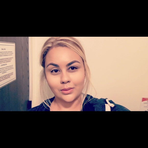 Profile Picture of Alondra Arciga (@aarciga4) on Poshmark