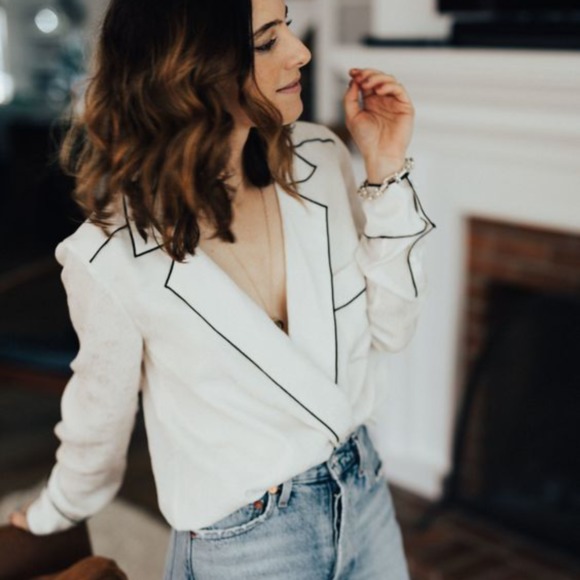 Profile Picture of Yu Qiu (@racheleeell) on Poshmark