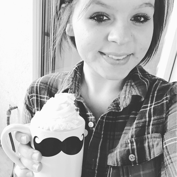 Profile Picture of Emylie Grippando (@grippando) on Poshmark