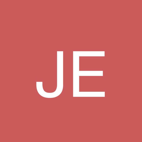 Profile Picture of Justine Eggink (@justineeggink) on Poshmark