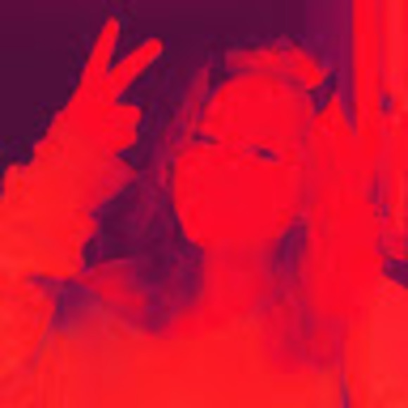 Profile Picture of Ashley Brookshire (@ashley_kay264) on Poshmark