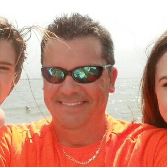 Profile Picture of Louis Hoerner (@lhoerner2) on Poshmark