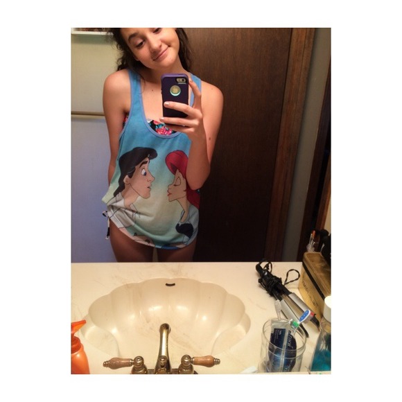 Profile Picture of Lacey Everette (@lovelyylaceyy) on Poshmark