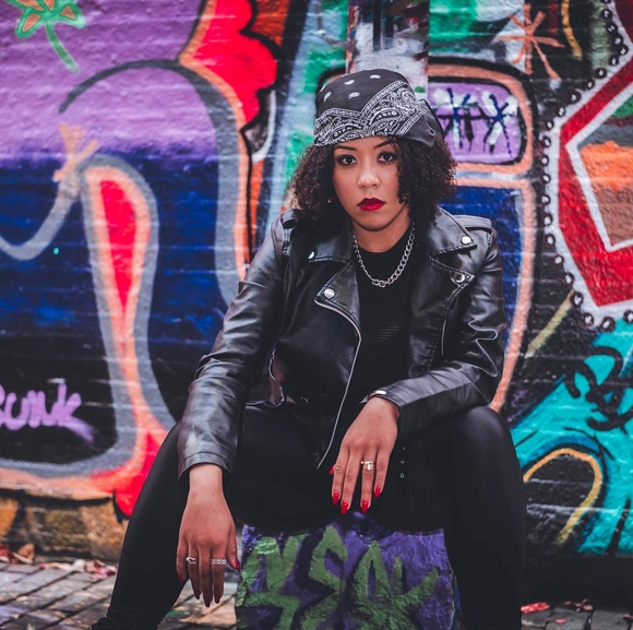 Profile Picture of Poliana França (@polifran) on Poshmark