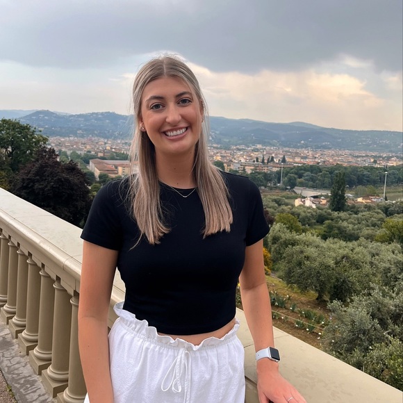 Profile Picture of Meghan Gabrick (@meghan06721) on Poshmark