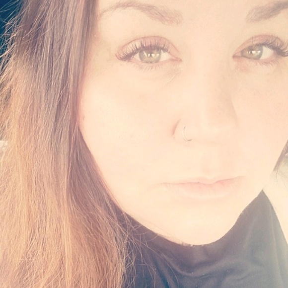 Profile Picture of Jodi Frederickson (@jodi1023) on Poshmark