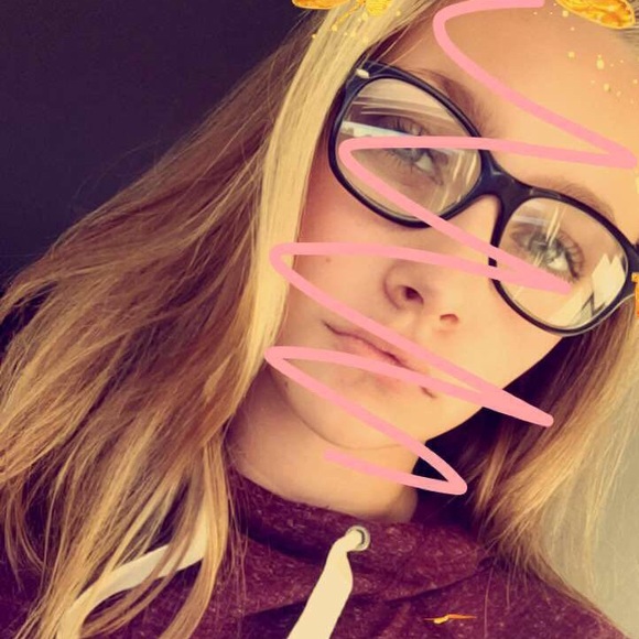 Profile Picture of Aimee Kyler (@aimeekw) on Poshmark