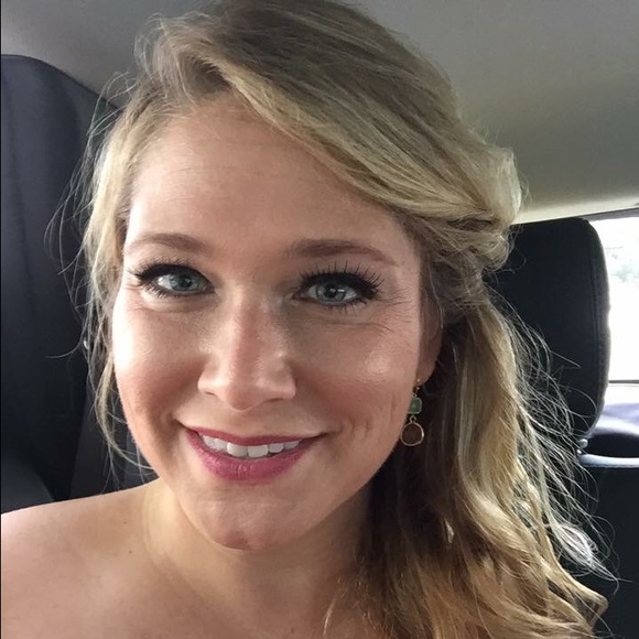 Profile Picture of Jane Daniels (@janed2017) on Poshmark