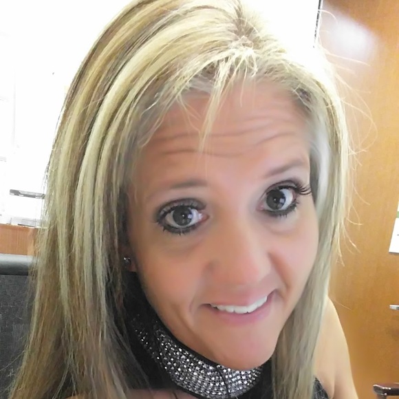 Profile Picture of Chandra Bailey (@chandra_bailey) on Poshmark