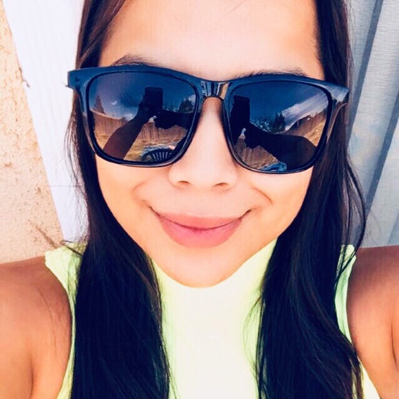 Profile Picture of Frankie Lara (@frankielara91) on Poshmark