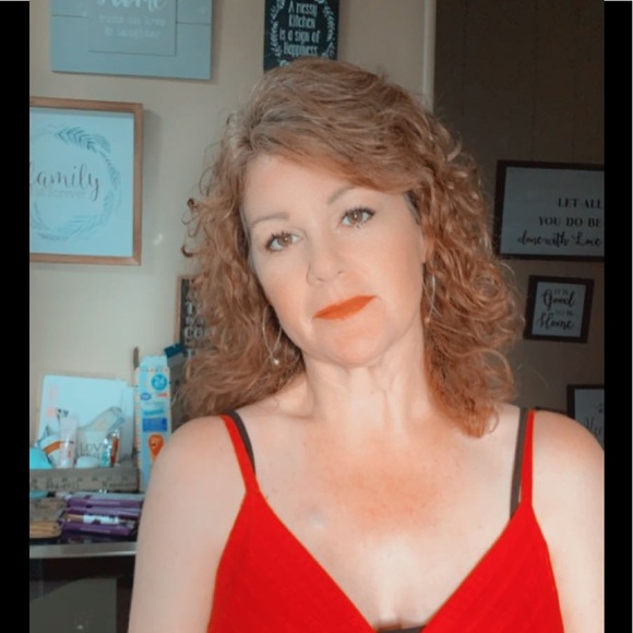 Profile Picture of Jennifer Frankenfield (@jenjengracerosr) on Poshmark