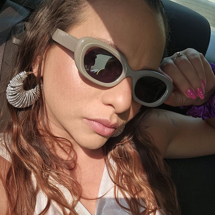 Profile Picture of Julisa De Castro (@julisadecastro) on Tiktok