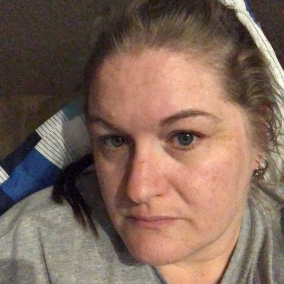 Profile Picture of Amanda Heupel (@heupel78) on Poshmark