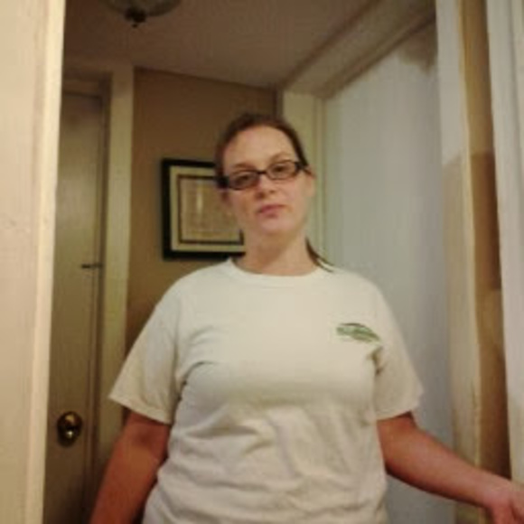 Profile Picture of Jessica Hooks (@hooksfamily1003) on Poshmark