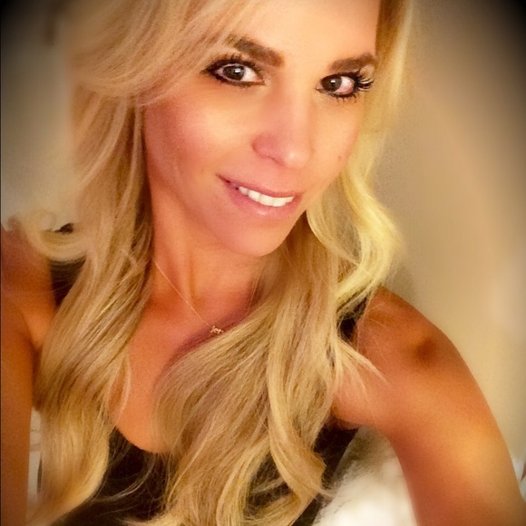 Profile Picture of Alison Shulman (@abs121079) on Poshmark