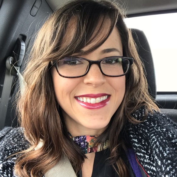 Profile Picture of Kelly Steinbrunner (@ksteinbrunner) on Poshmark