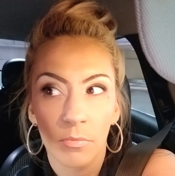 Profile Picture of Sara Kolektr (@sierrashi) on Poshmark