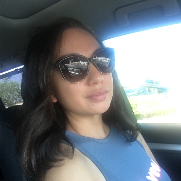 Profile Picture of Ardeth Shehadi (@ashehadi702) on Poshmark