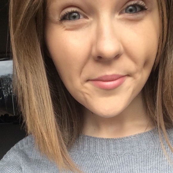 Profile Picture of Chelsea Garrett (@noel_16) on Poshmark