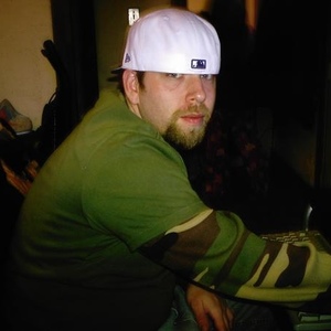 Profile Picture of Jon Cowell (@cupidsfirstvictim) on Myspace