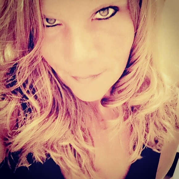 Profile Picture of Lori Gavrish (@lorilms) on Poshmark