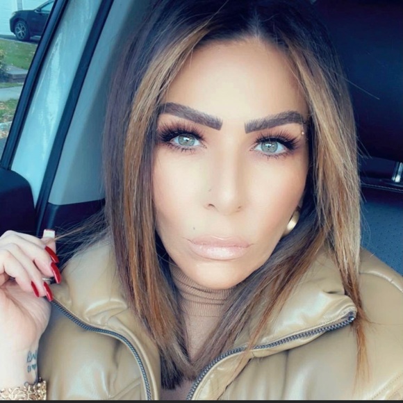 Profile Picture of Frances Baccollo (@fibaccollo) on Poshmark