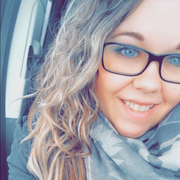 Profile Picture of Alissa Towriss (@towriss94) on Poshmark