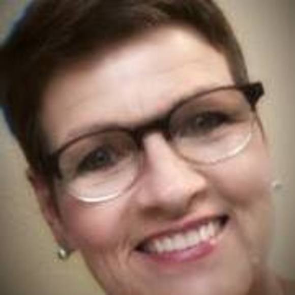 Profile Picture of Lisa Colvin (@lisajeanlouise) on Poshmark