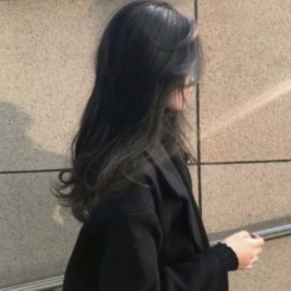 Profile Picture of Chen Ping (@chenpinpi8) on Poshmark