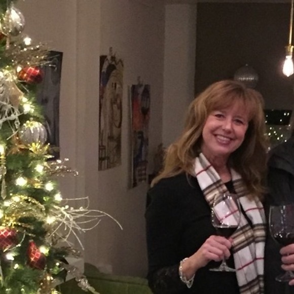 Profile Picture of Kelli Crooks anderson (@kcorgis) on Poshmark