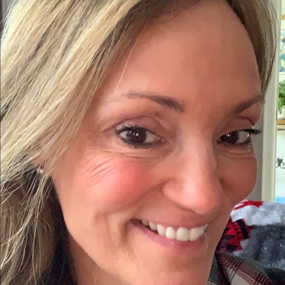 Profile Picture of Cathy Perri (@frankiescat) on Poshmark