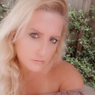 Profile Photo of Maureen Donovan (@Maureen79851935) on Twitter