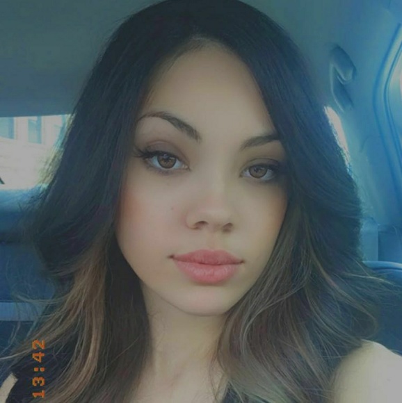 Profile Picture of Rayanna Moser (@rayannalee8) on Poshmark