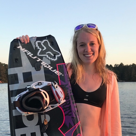 Carissa Czerneski - Poshmark Profile Picture of Carissa Czerneski (@cmczer28) on Poshmark