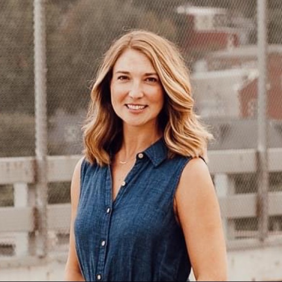 Profile Picture of Kristin Kropp (@knkropp) on Poshmark